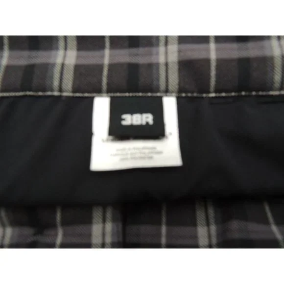 Under Armor Mens Golf Shorts size 38R - Picture 4 of 4